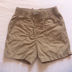 Elastic band khaki shorts